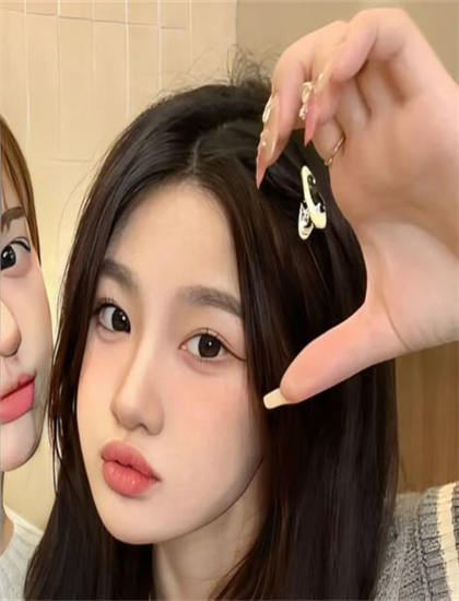 云中谁寄锦书来色彩运用解析永恒的：色调选择与情绪表达分析